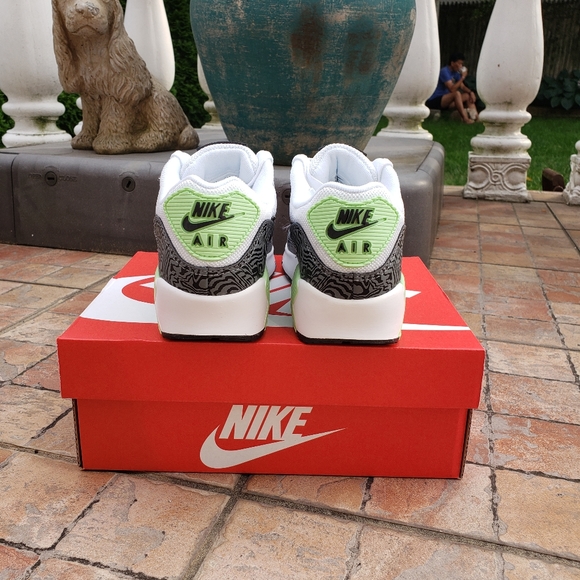 Air Max 90 White Vapor Green, Size Youth 5 - Picture 4 of 6